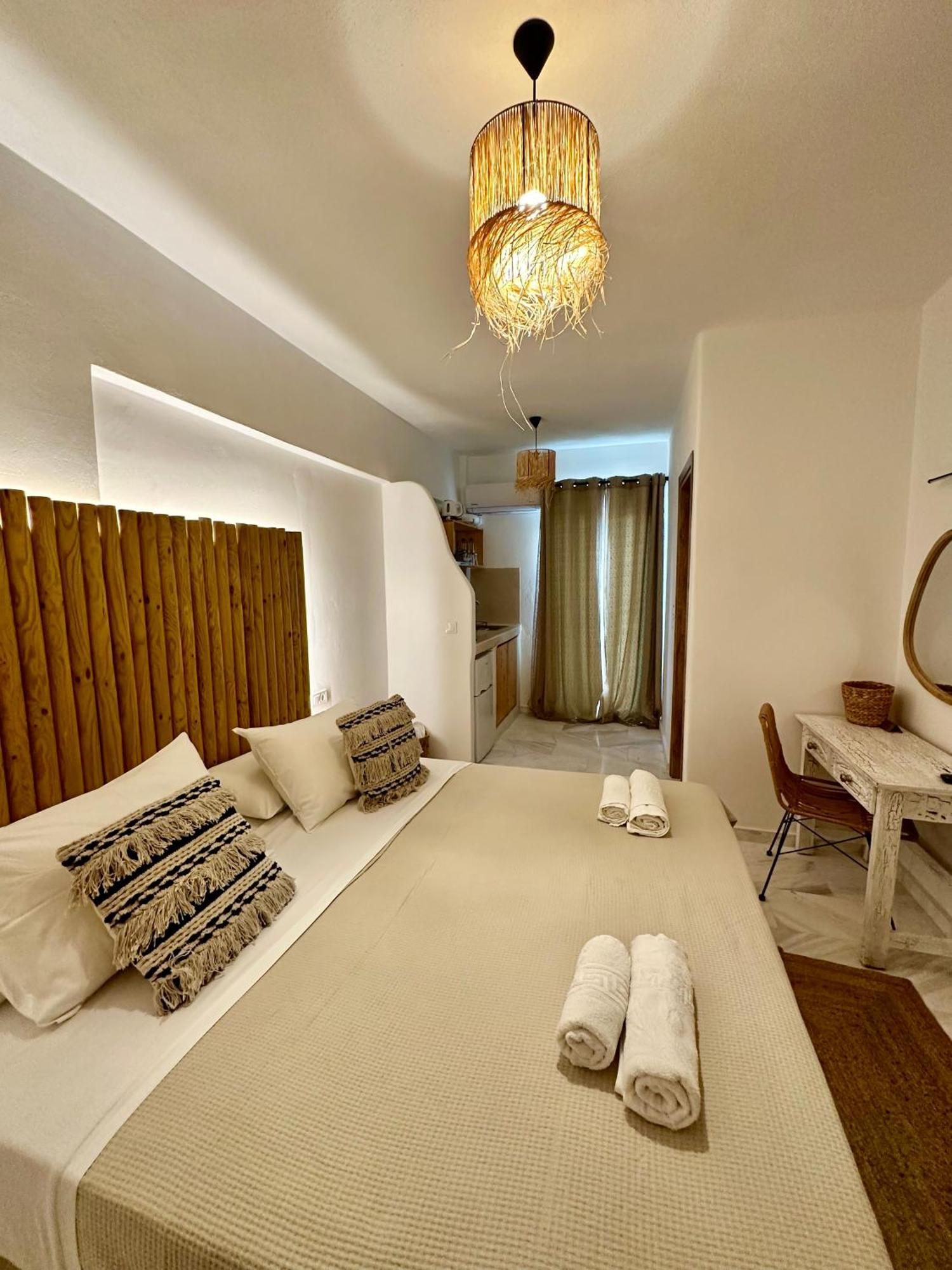 Athina Rooms - Lounge Apartments Parikia  Exterior photo